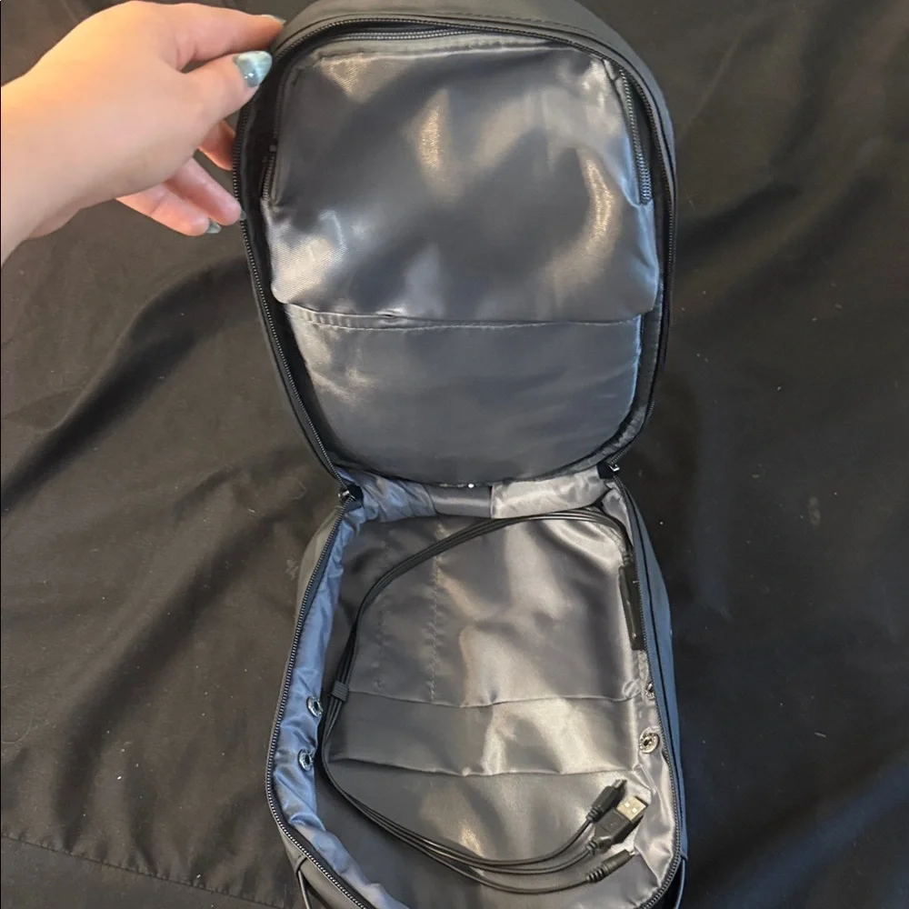 Universal Black Hard-Shell VR Headset Carrying Case with Shoulder Strap